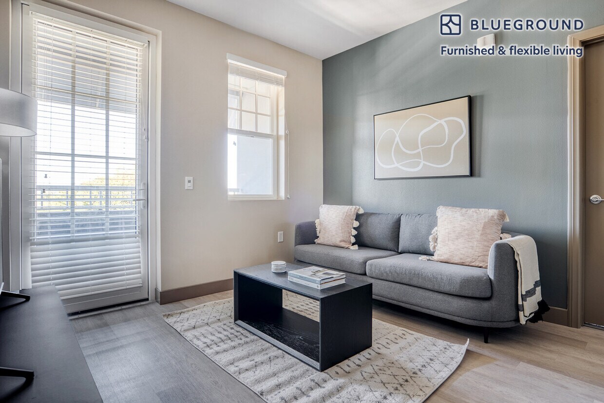 Foto principal - 920 Bayswater Ave