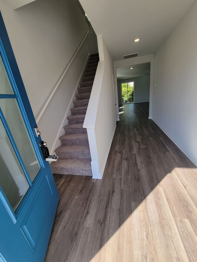 Building Photo - Gorgeous Newer Construction In Sneads Ferry!!