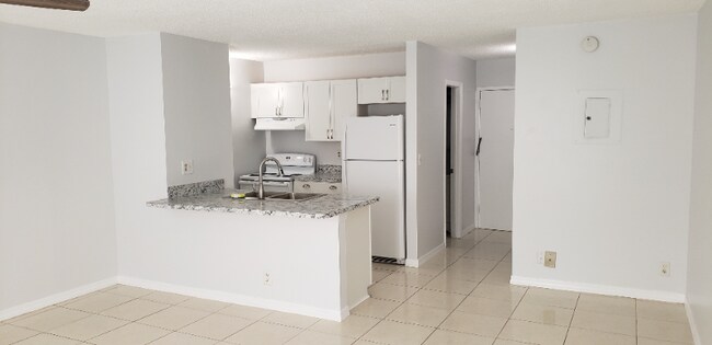 Foto del edificio - 2701 Riverside Dr