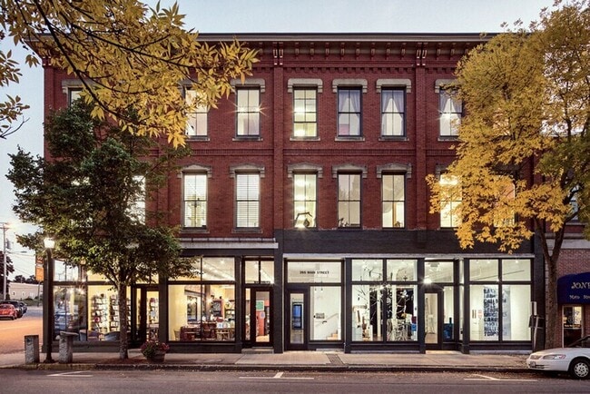 Building Photo - 265 Main St