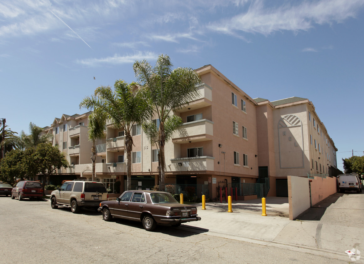 Foto principal - Harbor City Lights Apartments