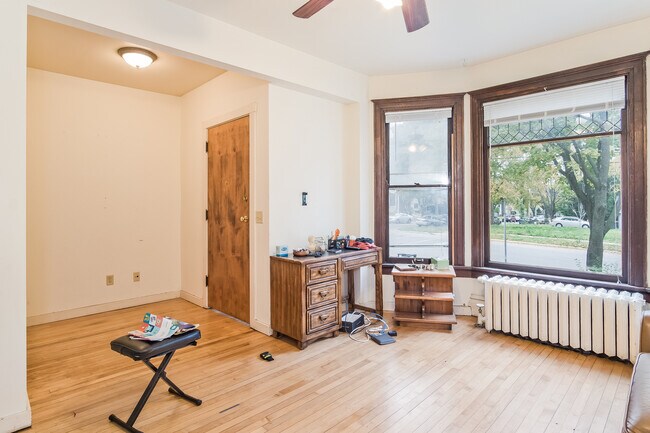 Foto del edificio - 223 S Mills St