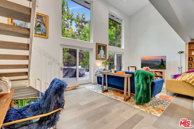 Building Photo - 3906 Alta Mesa Dr
