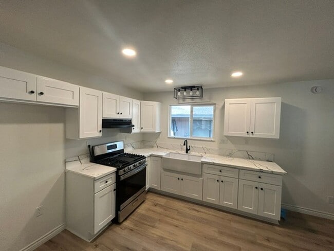 Building Photo - 448 Victoria Ln