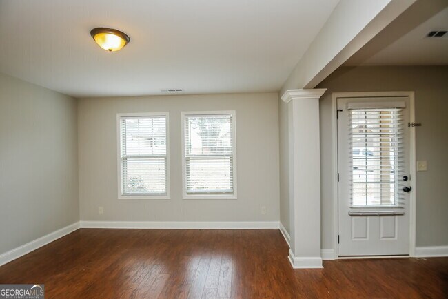 Building Photo - 449 Charleston Pl