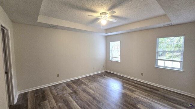 Building Photo - 310 Orchard Way