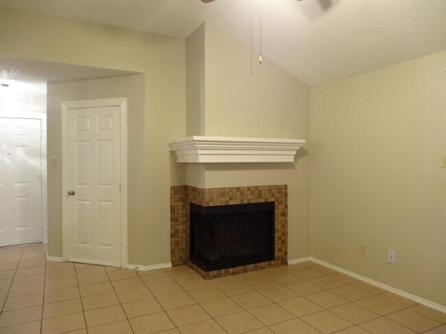Foto del edificio - 13716 Sablecrest Dr