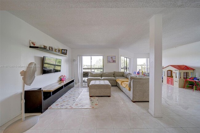 Foto del edificio - 8810 SW 132nd Pl