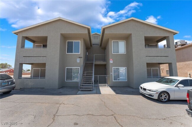 Foto del edificio - 5689 E Lake Mead Blvd