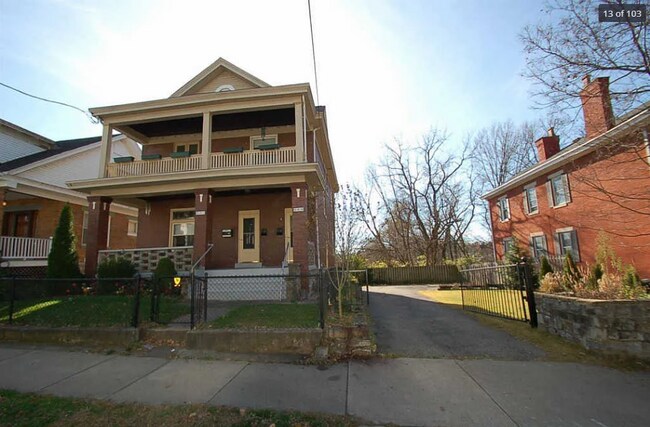 Building Photo - 983 Windsor St