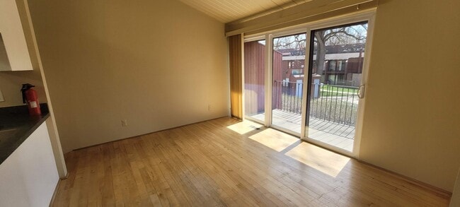 Building Photo - Two-Bedroom Condo| Parking + WiFi Included!
