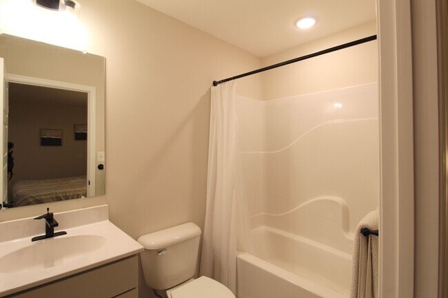 Building Photo - New construction 4 bed 3.5 bath townhome!