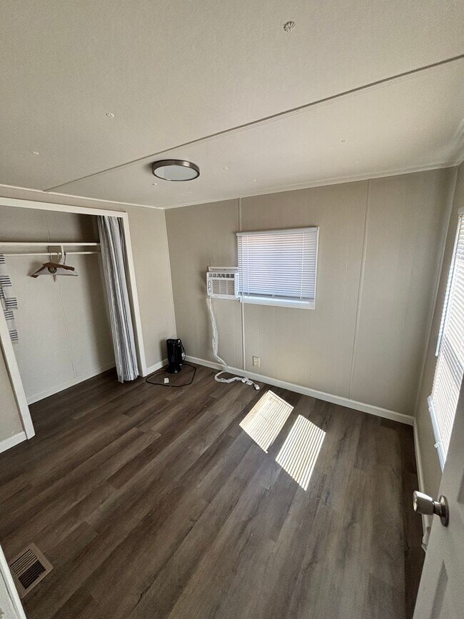 Foto del edificio - Available Now!