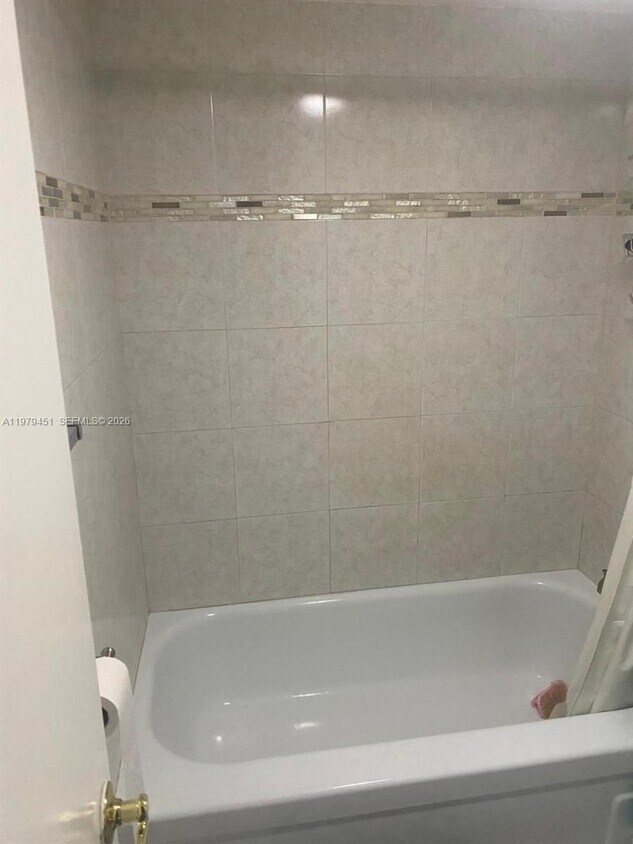 Foto del edificio - 6010 S Falls Cir Dr