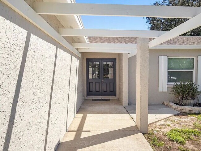 Foto del edificio - Beautiful Valrico Home | No Carpet + Screened Patio + Bonus Room