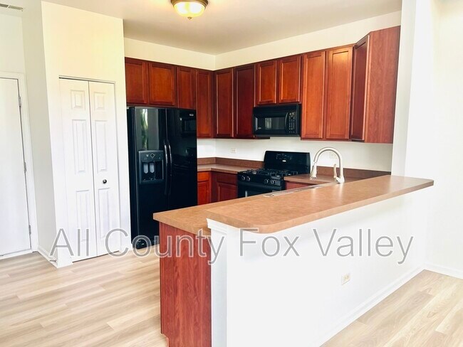 Foto del edificio - 503 Lakeside Ct