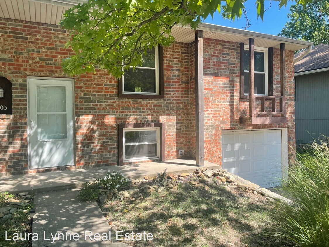 3 br, 1.5 bath House 2903 S Tepee Ave House Rental in Independence