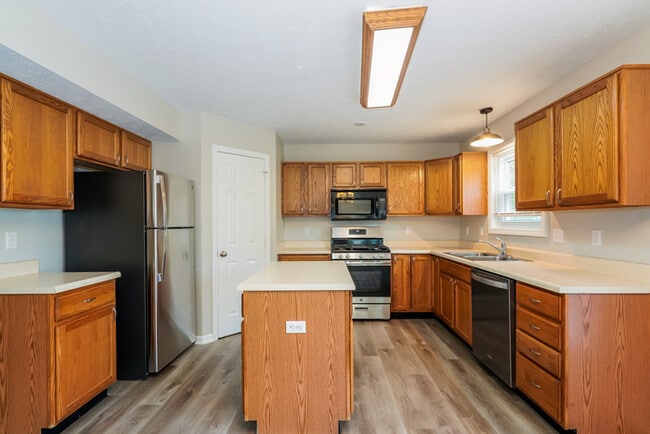 Building Photo - 6121 E Newberry Ct