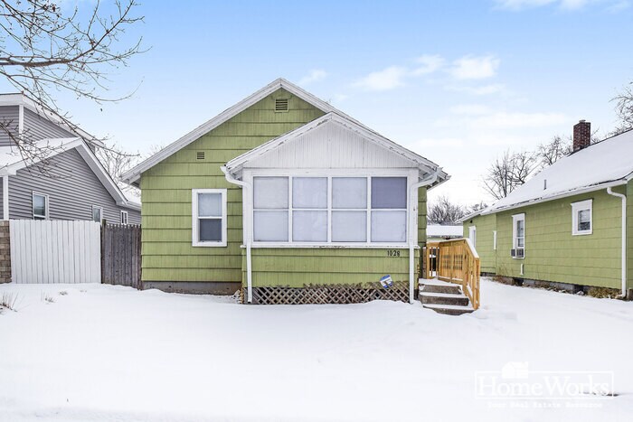 Primary Photo - 1028 Kinyon St