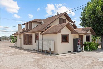 Building Photo - 14 W Business 83