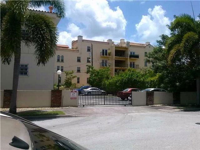 Building Photo - 318 Majorca Ave