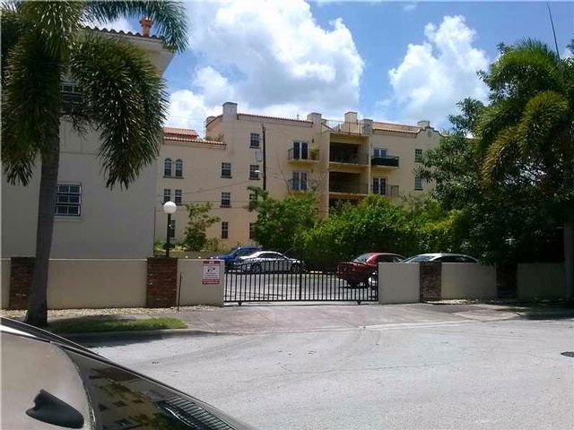 Foto del edificio - 318 Majorca Ave