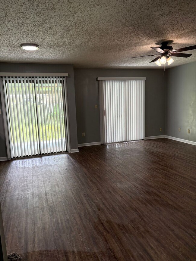 Foto del edificio - Large 2BED/2BA Townhome