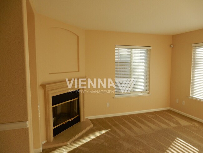 Building Photo - House for Rent in Natomas!