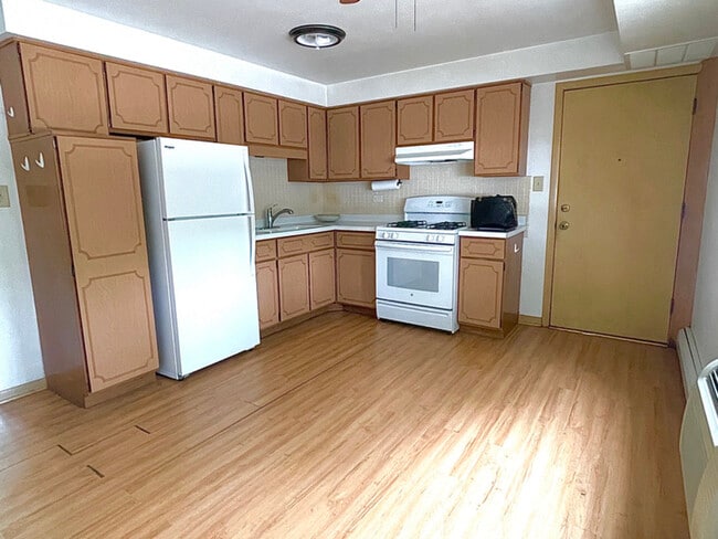 Foto del edificio - 8304 W Forest Preserve Dr
