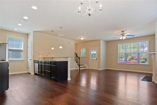 Foto del edificio - 740 Village Field Ct NW