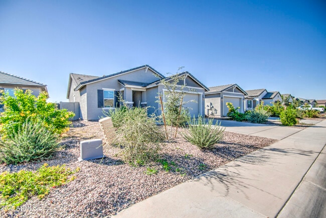 Foto del edificio - 4205 E Haley Dr