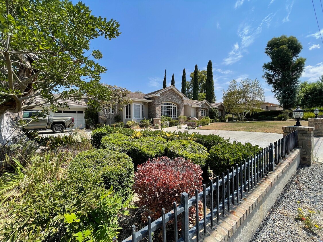 Foto principal - 19077 Oriente Dr
