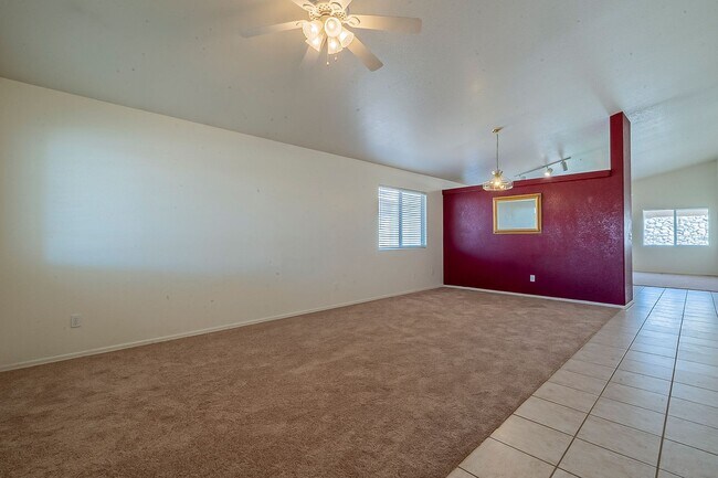 Foto del edificio - Warm Desert Living in La Cholla Ridge – 3 Bedroom Tucson Retreat