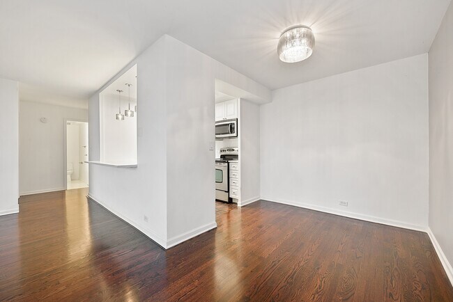 Foto del edificio - 1400 N State Pkwy