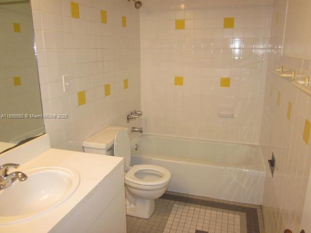 Building Photo - 10790 N Kendall Dr