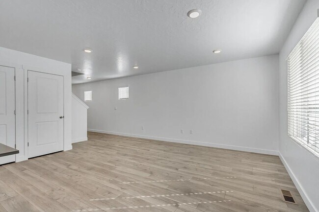 Foto del edificio - 597 N Scuttlebutt Ln
