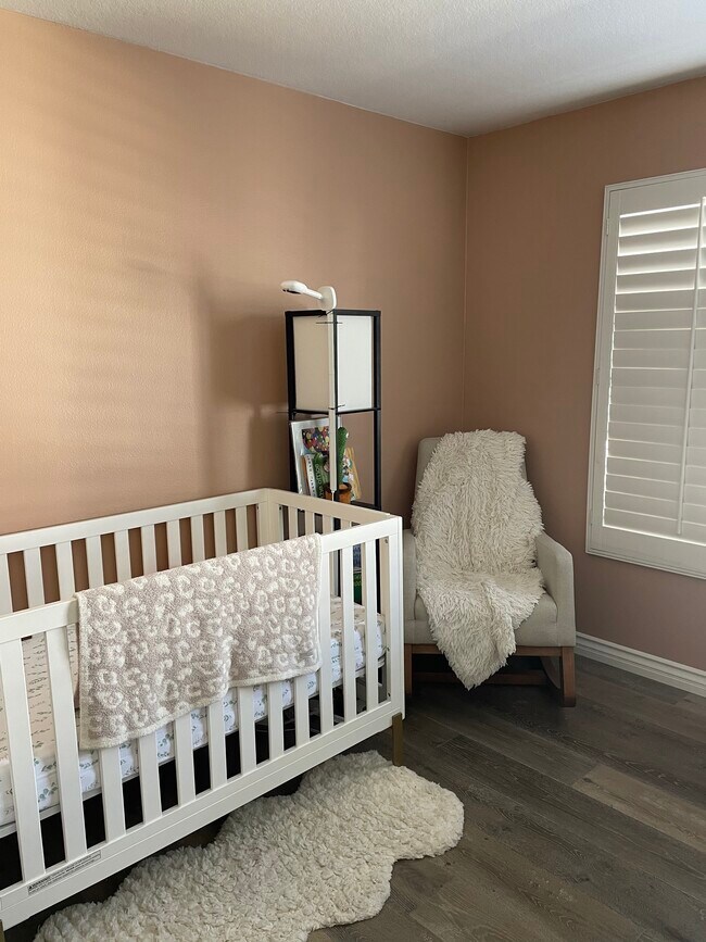Guest bedroom - 3404 E Lambeth Ct