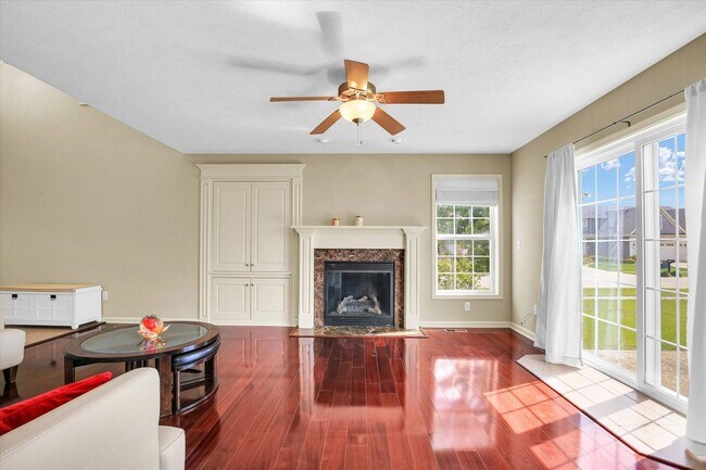Foto del edificio - Updated 3 Bedroom Townhome in SW Champaign - Available 06/01/2026