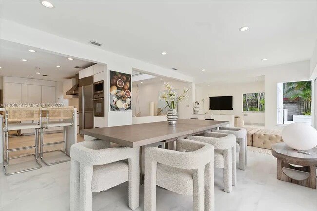 Building Photo - 1372 S Venetian Way