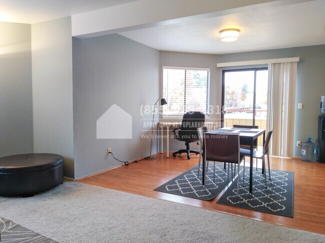 Building Photo - 5025 Valley Crest Dr