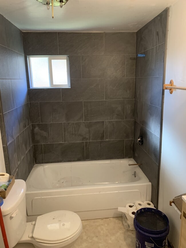 Building Photo - 607 E Rio Blanco Ave