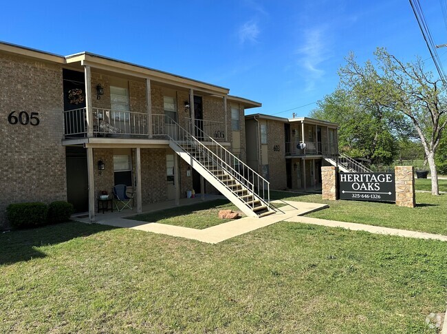 Building Photo - Heritage Oaks