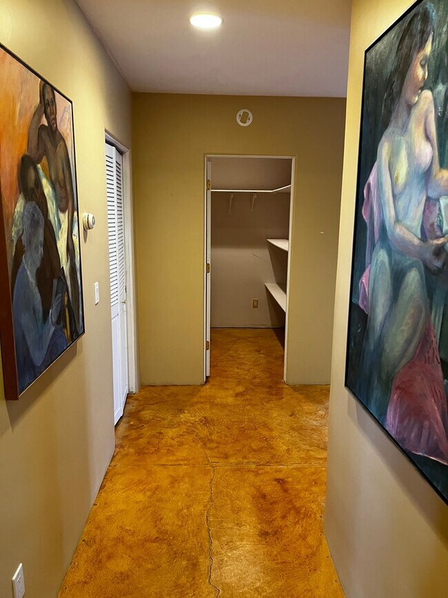 Foto del edificio - Unfurnished, 1-year long-term rental - Pro...