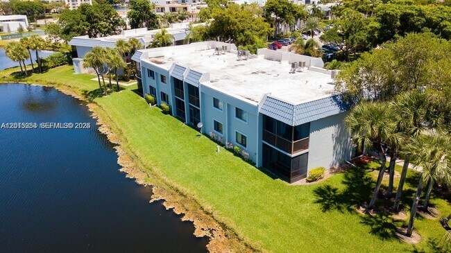 Foto del edificio - 16561 Blatt Blvd