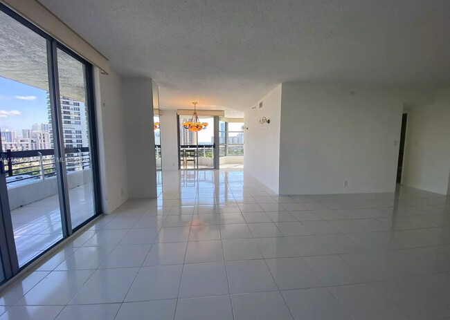 Building Photo - 3530 Mystic Pointe Dr