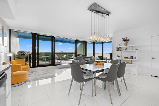 Foto del edificio - 445 Poinciana Island Dr