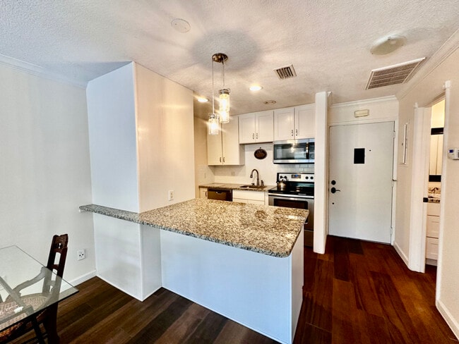 Building Photo - 1815 Robalo Dr