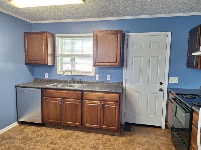 Foto del edificio - HOLIDAY MOVE IN SPECIAL. $500.00 OFF OF TH...