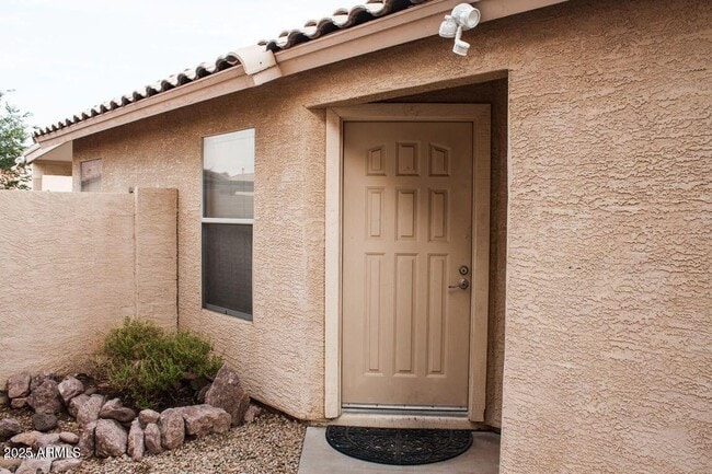 Building Photo - 1091 W Kingbird Dr