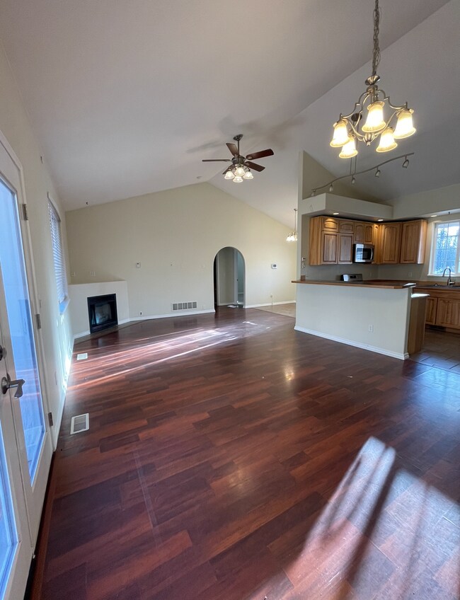 Foto del edificio - Private and conveniently located 3 bedroom...